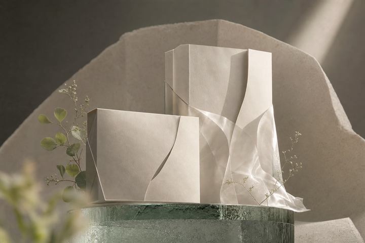Luxury packaging gallery image